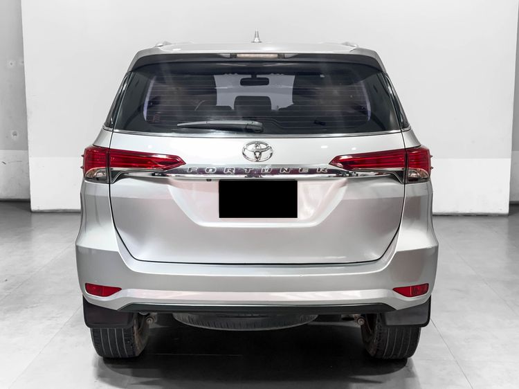 Toyota Fortuner 2017 2.4 V Utility-car เบนซิน ไม่ติดแก๊ส เกียร์อัตโนมัติ บรอนซ์เงิน รูปที่ 4