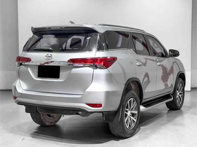 Toyota Fortuner 2017 2.4 V Utility-car เบนซิน ไม่ติดแก๊ส เกียร์อัตโนมัติ บรอนซ์เงิน รูปที่ 3