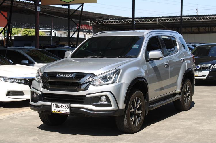 รถ Isuzu MU-X 3.0 4WD สี เทา