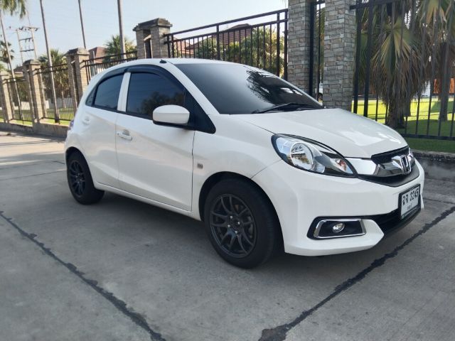 รถ Honda Brio 1.2 V สี ขาว