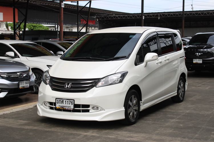รถ Honda Freed 1.5 SE สี ขาว