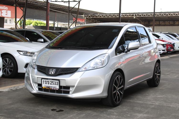รถ Honda Jazz 1.5 V สี บรอนซ์เงิน