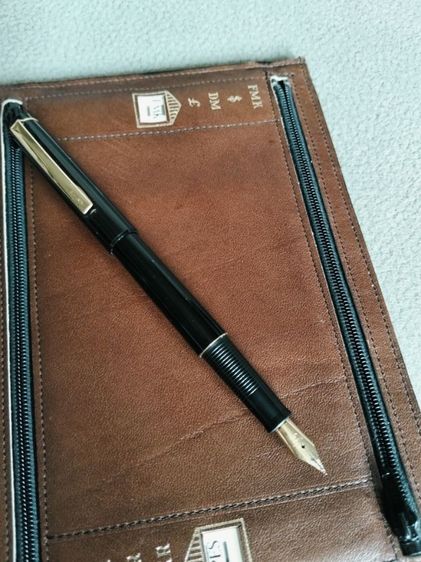 ขอขายปากกาหมึกซึมแบรนด์ pilot รุ่น หัว F made in Japan แท้ สีดำสภาพยังใหม่ไม่มีชำรุด