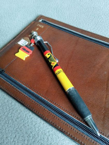 ขอขายปากกาลูกลื่น รุ่น ธงชาติเยอรมัน made in Japan แท้ ด้ามเป็นธงชาติเยอรมัน