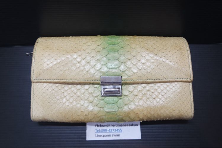 กระเป๋าหนังงู แบรนด์ Isola รุ่น offanta-sette ใบยาว made in japan 650บาท