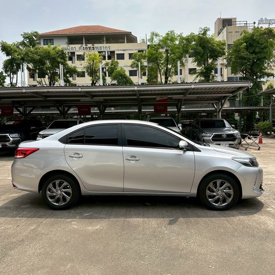 Toyota Vios 2022 1.5 Mid Sedan เบนซิน ไม่ติดแก๊ส เกียร์อัตโนมัติ บรอนซ์เงิน รูปที่ 4