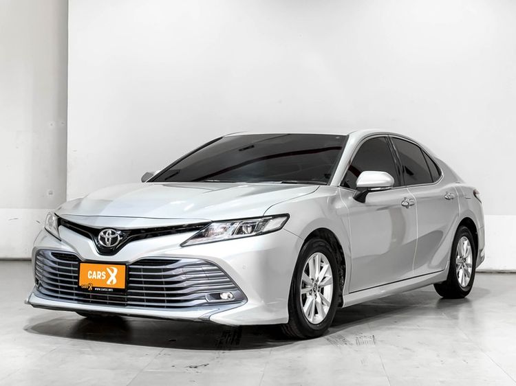 รถ Toyota Camry 2.0 G สี บรอนซ์เงิน