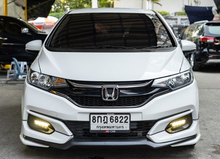 รถ Honda Jazz 1.5 V Plus i-VTEC สี ขาว