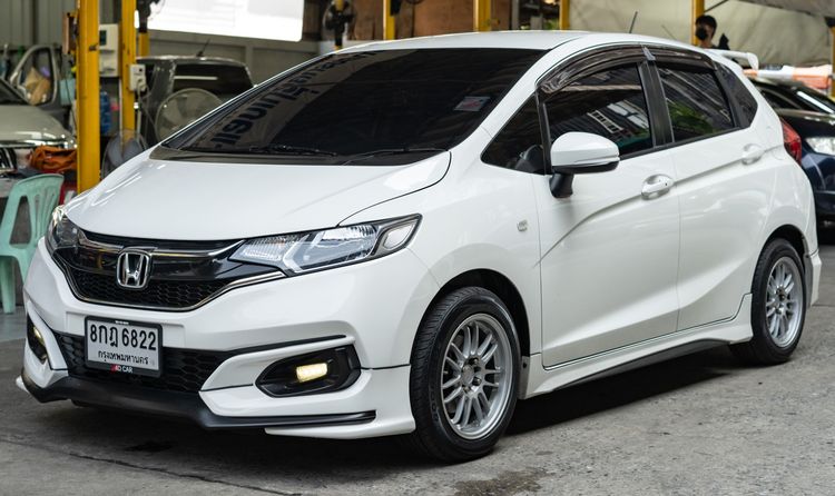 Honda Jazz 2019 1.5 V Plus i-VTEC Sedan เบนซิน ไม่ติดแก๊ส เกียร์อัตโนมัติ ขาว รูปที่ 2