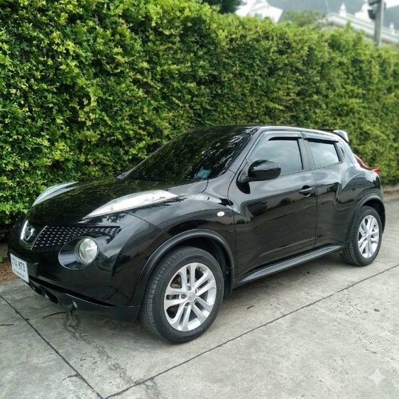 รถ Nissan Juke 1.6 V สี ดำ