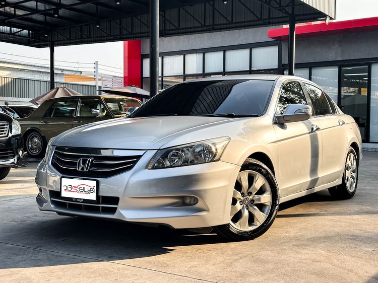 รถ Honda Accord 2.0 E สี ขาว