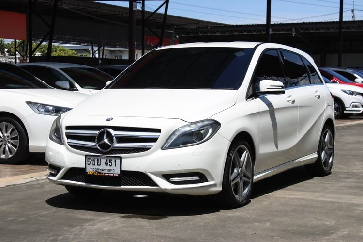 รถ Mercedes-Benz B-Class B180 สี ขาว