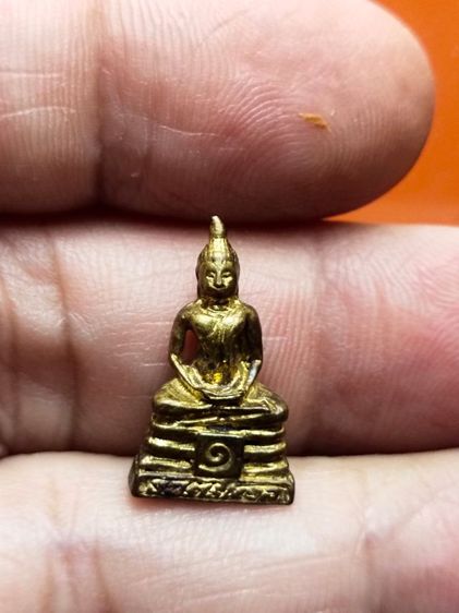 พระชัยวัฒน์รุ่นแรก วัดศรีนวล ปี พ.ศ 2537 หลวงพ่อคูณ วัดบ้านไร่ 
