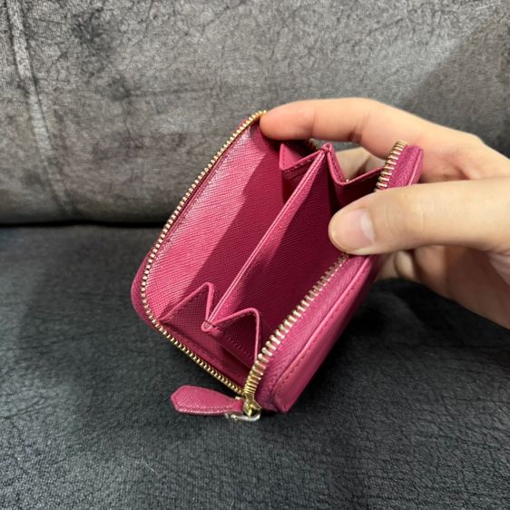 กระเป๋าสตางค์ Prada Small Zip Wallet รูปที่ 5