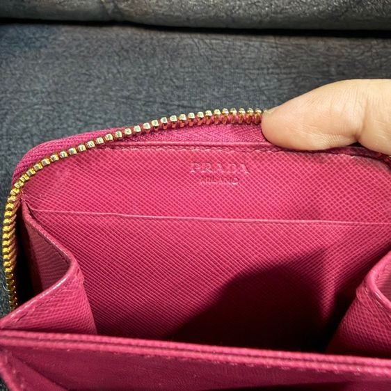 กระเป๋าสตางค์ Prada Small Zip Wallet รูปที่ 4
