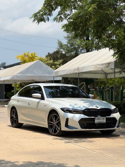 รถ BMW Series 3 330e สี ขาว
