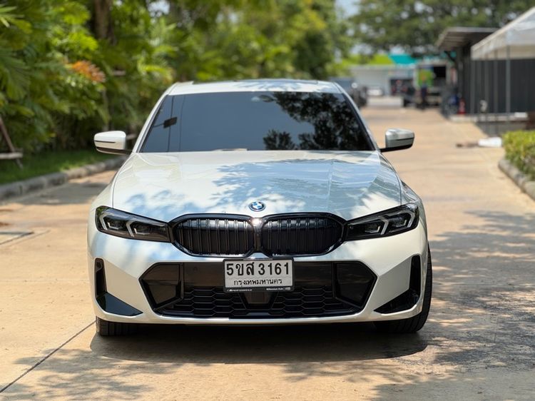 BMW Series 3 2024 330e Sedan ปลั๊กอินไฮบริด (PHEV) ไม่ติดแก๊ส เกียร์อัตโนมัติ ขาว รูปที่ 2