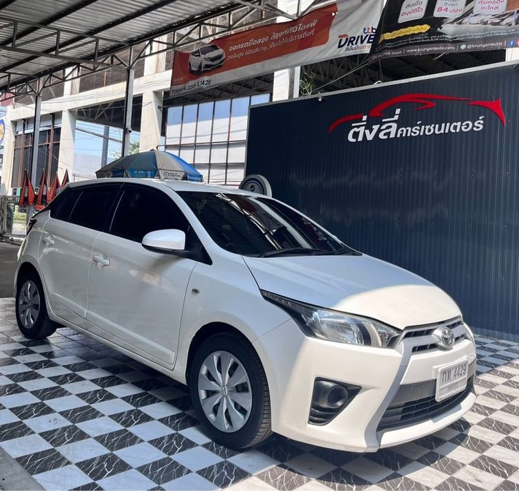 Toyota Yaris 2017 1.2 E Sedan เบนซิน ไม่ติดแก๊ส เกียร์อัตโนมัติ ขาว รูปที่ 2