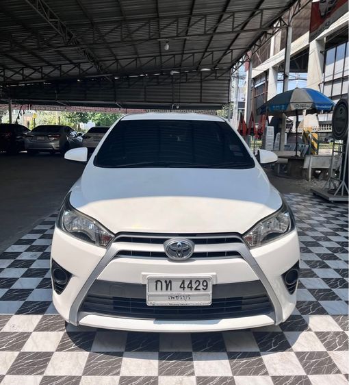 รถ Toyota Yaris 1.2 E สี ขาว