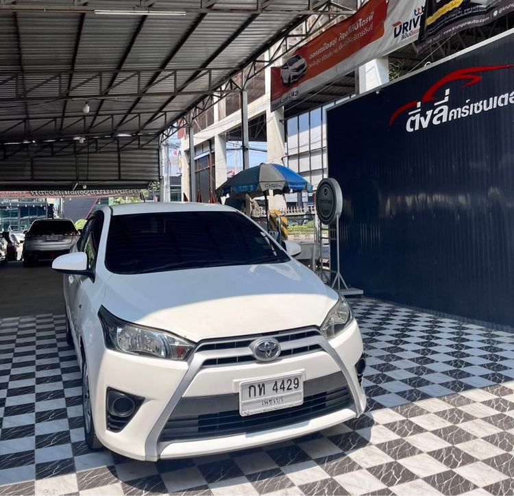 Toyota Yaris 2017 1.2 E Sedan เบนซิน ไม่ติดแก๊ส เกียร์อัตโนมัติ ขาว รูปที่ 3