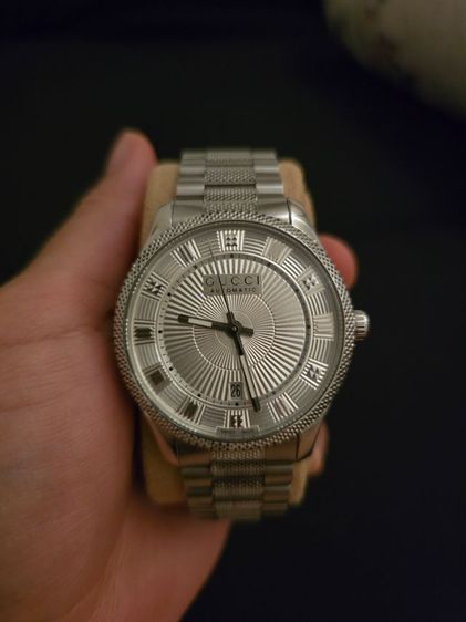 Gucci G-Timeless Automatic รุ่นหน้าปัดแกะลาย Guilloché (Sunburst)

