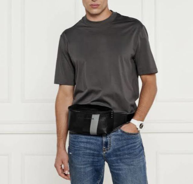 กระเป๋า cross body armani exchange ของแท้มือ 1