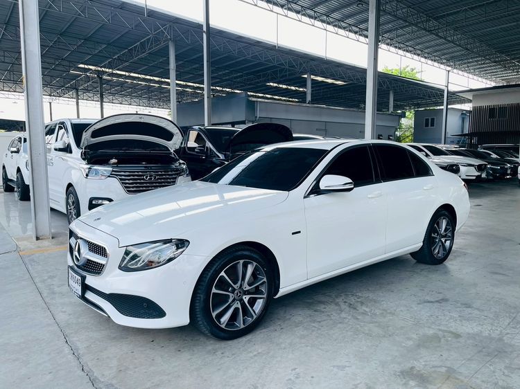 รถ Mercedes-Benz E-Class E300e สี ขาว