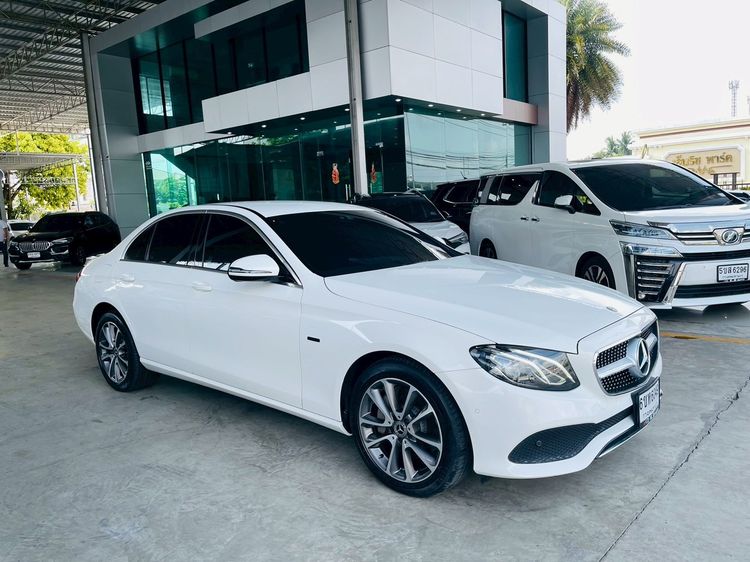 Mercedes-Benz E-Class 2021 E300e Sedan ปลั๊กอินไฮบริด (PHEV) ไม่ติดแก๊ส เกียร์อัตโนมัติ ขาว รูปที่ 2