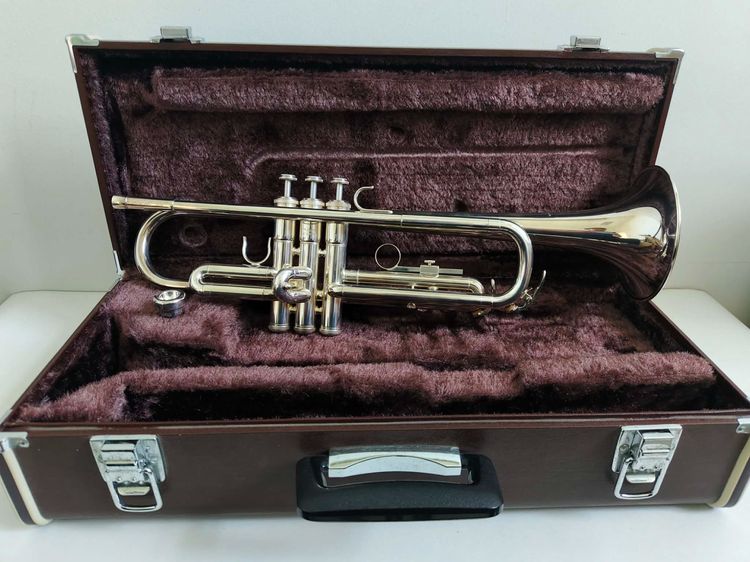 Yamaha Bb Trumpet ทรัมเป็ตยามาฮ่า รุ่น YTR-2320ES สีเงิน  (Silver Plated) 