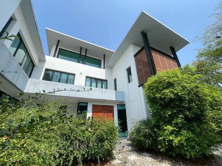 มีบางส่วน ขายบ้านเดี่ยว 2 ชั้น ปลูกสร้างเอง ทำเลศักยภาพ ถนนกาญจนาภิเษก แขวงบางระมาด เขตตลิ่งชัน (LB07 – 001194)