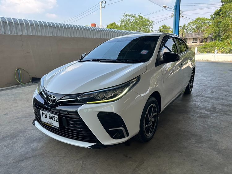 รถ Toyota Yaris ATIV 1.2 Sport สี ขาว