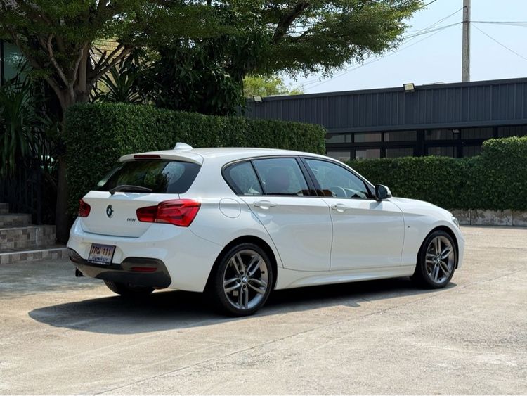 BMW Series 1 2018 118i Sedan เบนซิน ไม่ติดแก๊ส เกียร์อัตโนมัติ ขาว รูปที่ 3