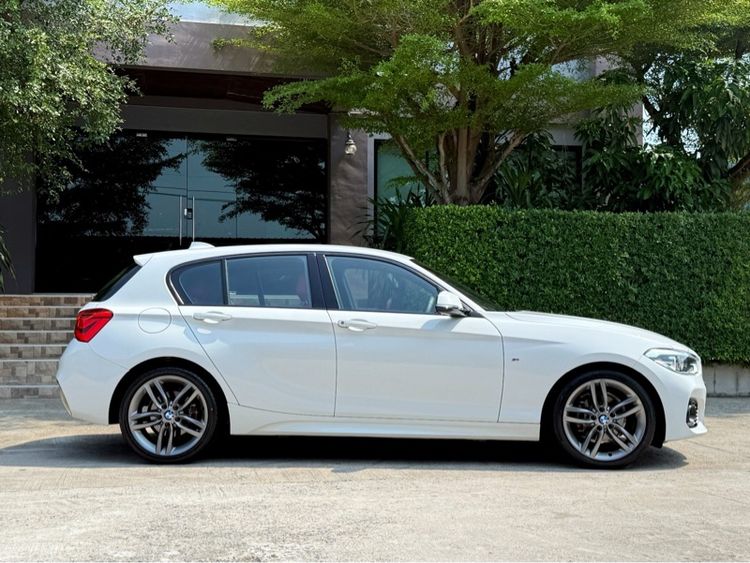 BMW Series 1 2018 118i Sedan เบนซิน ไม่ติดแก๊ส เกียร์อัตโนมัติ ขาว รูปที่ 2
