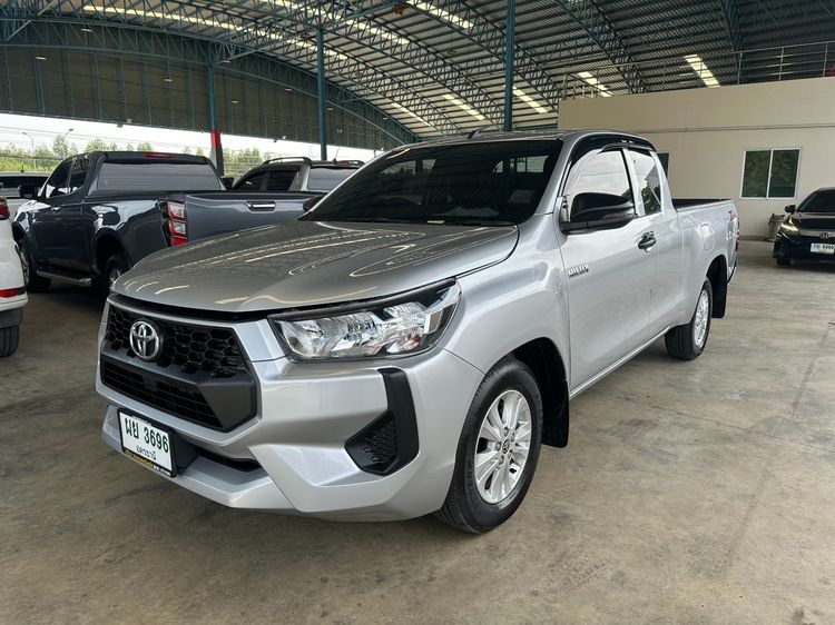 รถ Toyota Hilux Revo Smart Cab 2.4 Entry Z Edition สี บรอนซ์เงิน