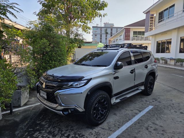 รถ Mitsubishi Pajero Sport 2.4 GT Premium 4WD สี บรอนซ์เงิน