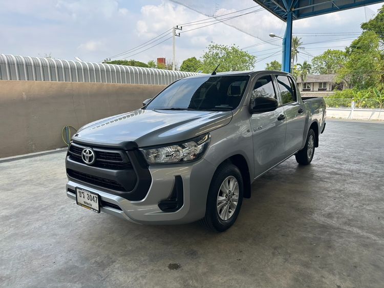 รถ Toyota Hilux Revo Double Cab 2.4 Mid Z Edition สี บรอนซ์เงิน