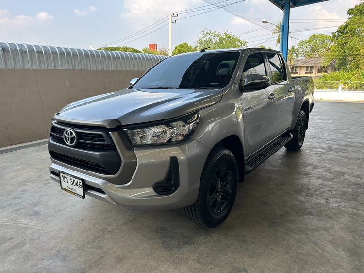 รถ Toyota Hilux Revo Double Cab 2.4 Entry Prerunner สี บรอนซ์เงิน