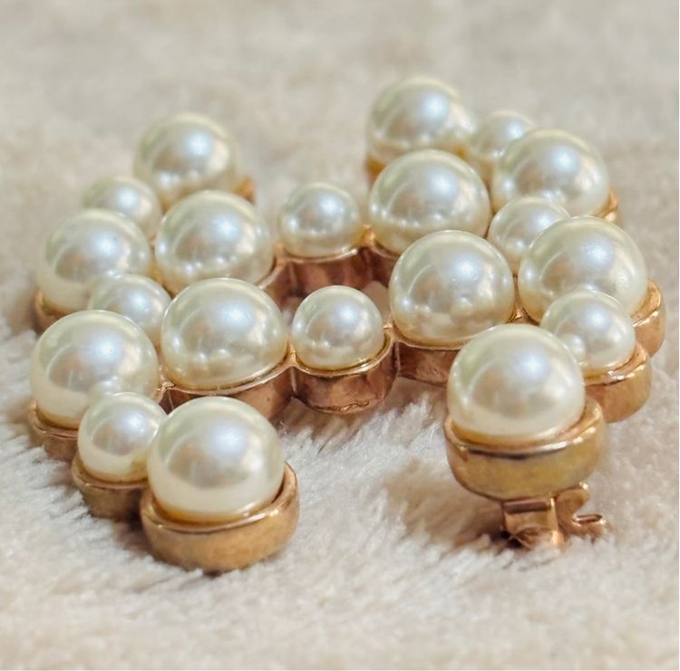 อื่นๆ เข็มกลัดและหมุด เข็มกลัด CC Pearl Brooch รุ่น Classic ปี 12A