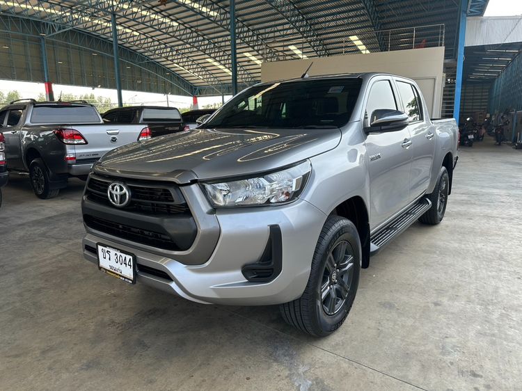 รถ Toyota Hilux Revo Double Cab 2.4 Entry Prerunner สี บรอนซ์เงิน