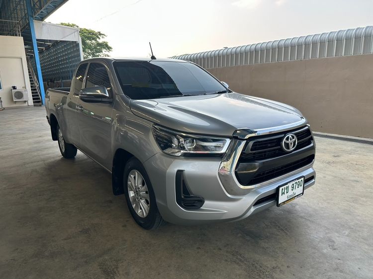 Toyota Hilux Revo 2022 Smart Cab 2.4 Mid Z Edition Pickup ดีเซล ไม่ติดแก๊ส เกียร์ธรรมดา บรอนซ์เงิน รูปที่ 3