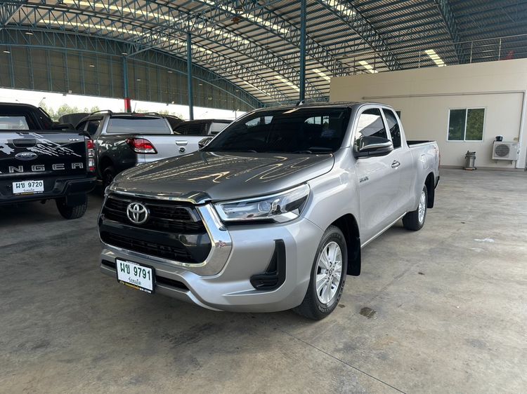 รถ Toyota Hilux Revo Smart Cab 2.4 Mid Z Edition สี บรอนซ์เงิน