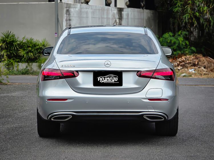Mercedes-Benz E-Class 2021 E300e Sedan ปลั๊กอินไฮบริด (PHEV) ไม่ติดแก๊ส เกียร์อัตโนมัติ เทา รูปที่ 4