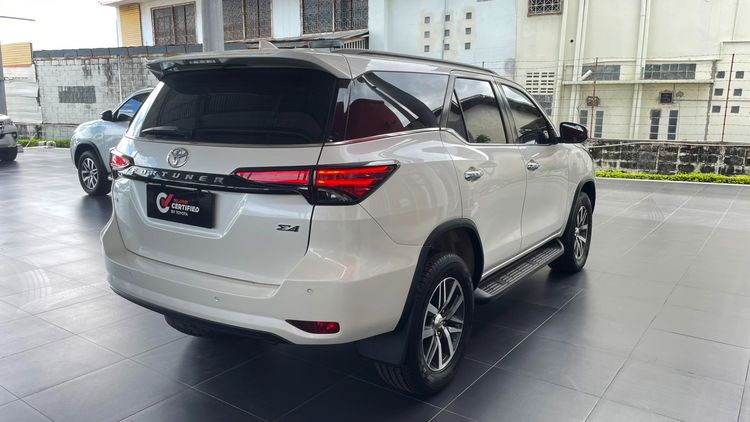 Toyota Fortuner 2015 2.8 V 4WD Utility-car ดีเซล ไม่ติดแก๊ส เกียร์อัตโนมัติ ขาว รูปที่ 3
