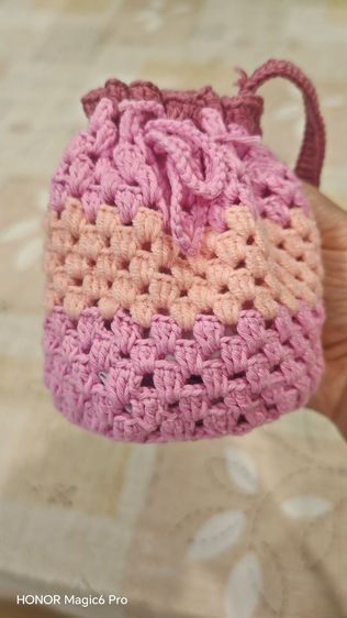 กระเป๋าน้อยถักมือ