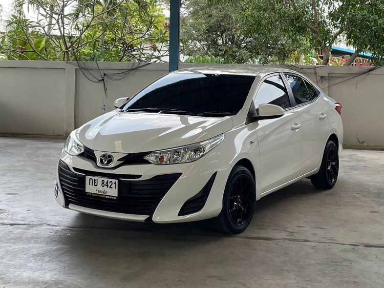 รถ Toyota Yaris ATIV 1.2 J สี ขาว