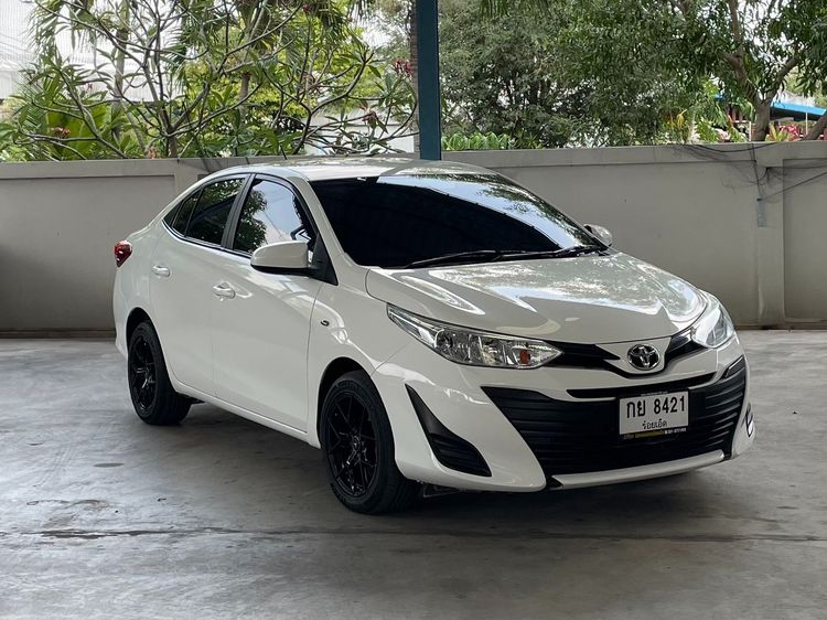 Toyota Yaris ATIV 2019 1.2 J Sedan เบนซิน ไม่ติดแก๊ส เกียร์อัตโนมัติ ขาว รูปที่ 3