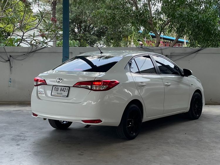 Toyota Yaris ATIV 2019 1.2 J Sedan เบนซิน ไม่ติดแก๊ส เกียร์อัตโนมัติ ขาว รูปที่ 2