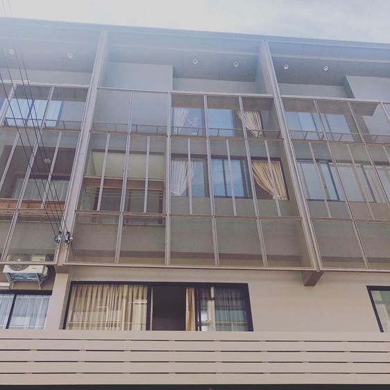 อื่นๆ ตกแต่งครบ 2018 ให้เช่าบ้านใหม่ทั้งหลัง 3 ชั้น ครึ่งสไตล์ Loft Modern เพดานสูง พร้อมเฟอร์ 3 นอน 3 น้ำ บนถนนแจ้งวัฒนะ ใกล้รร. นานาชาติ  A Spacious, Fully Fur
