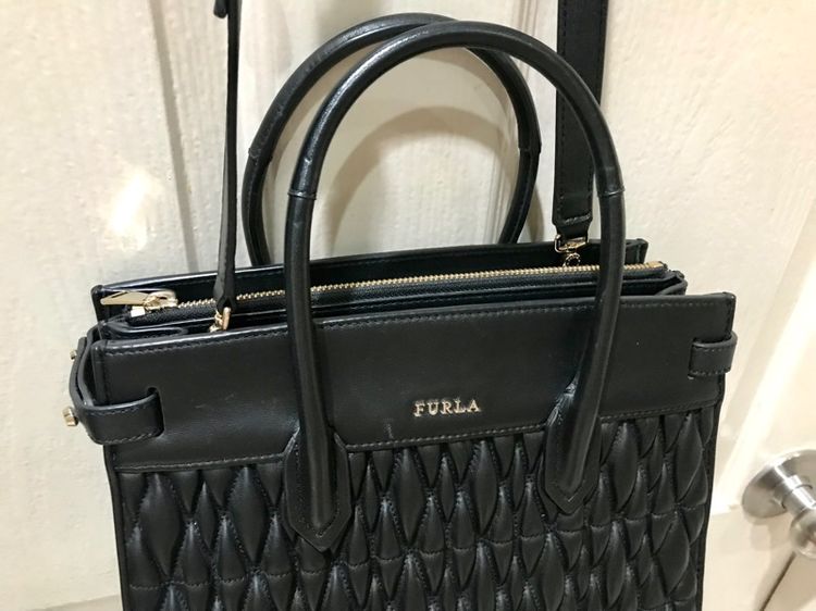 Furla กระเป๋าถือ หนังแกะแท้ ผิวสัมผัสนุ่มมือ สภาพดี รูปที่ 5