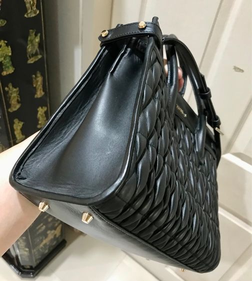 Furla กระเป๋าถือ หนังแกะแท้ ผิวสัมผัสนุ่มมือ สภาพดี รูปที่ 12